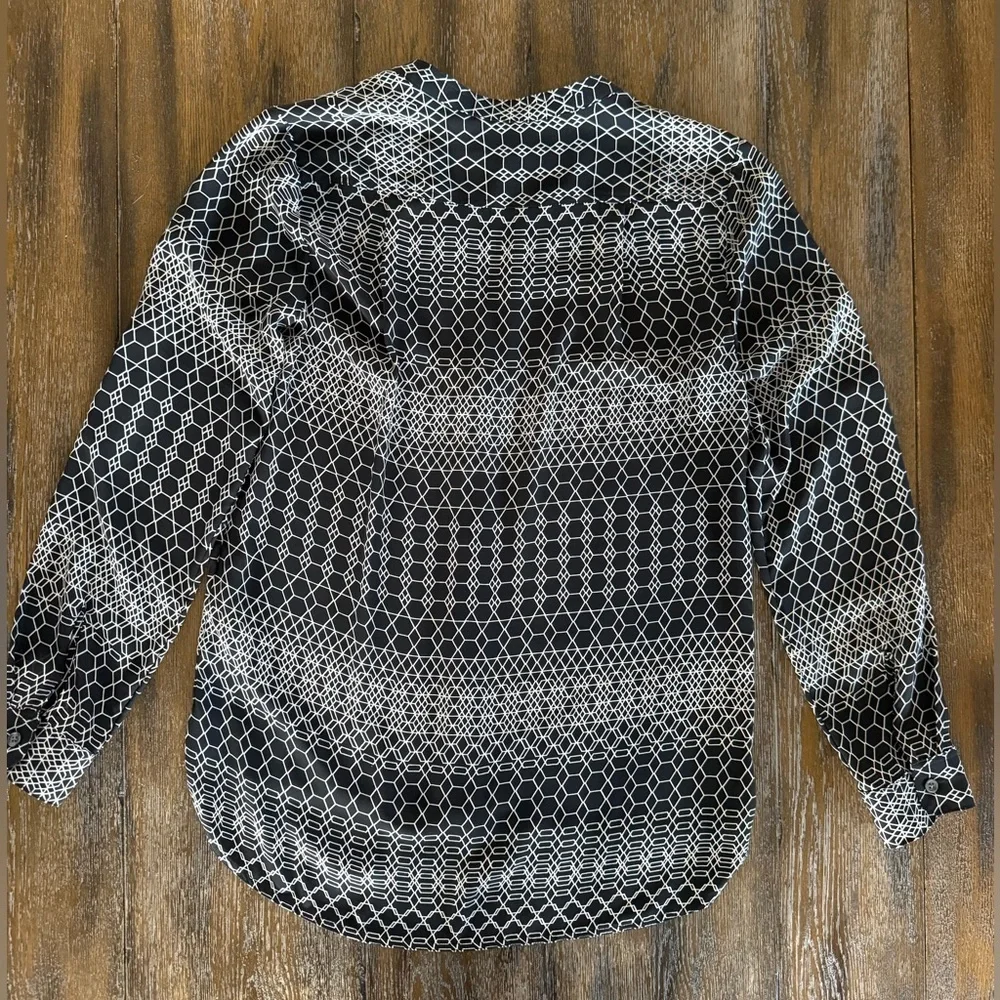 Banana Republic Women’s Black and Cream Geometric Long Sleeve Top Blouse Size S - Picture 2 of 9